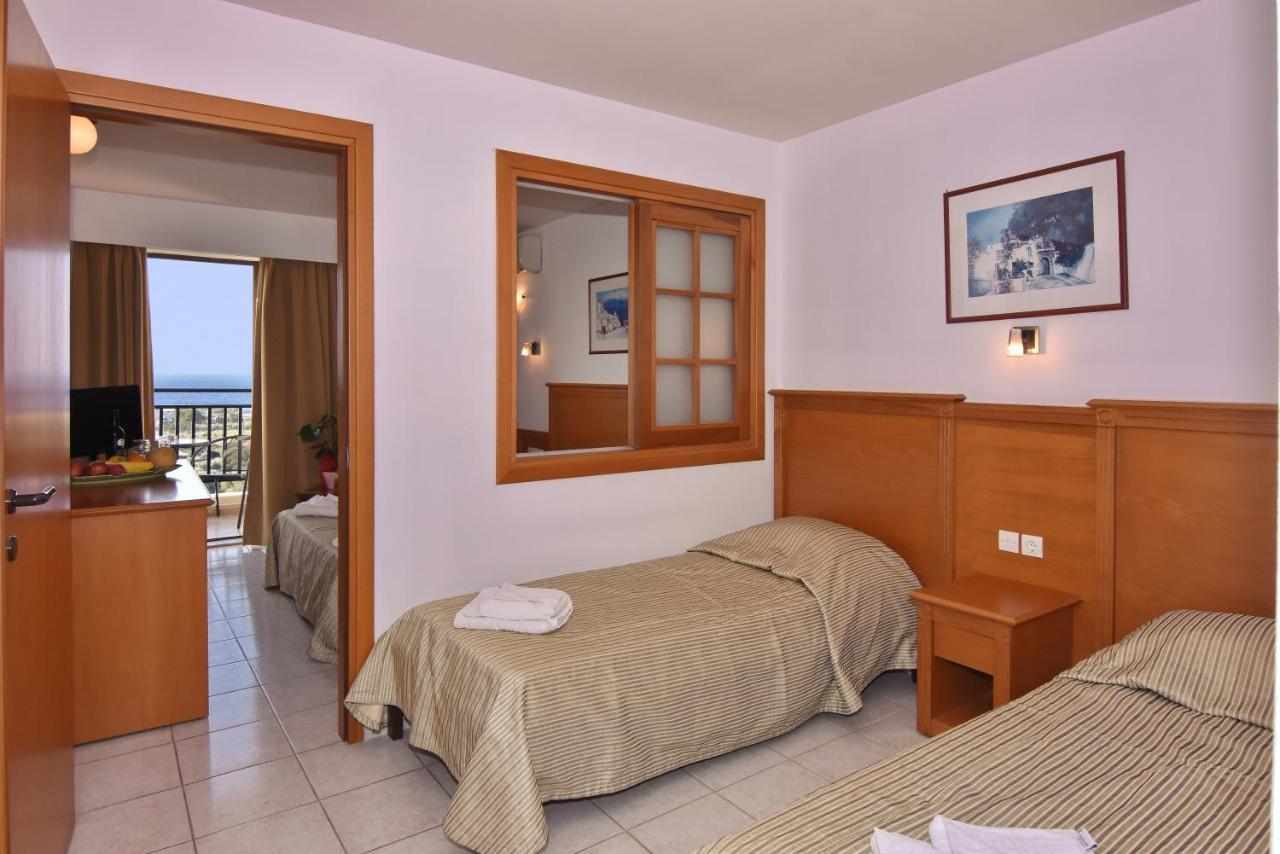 אניסאראס Ocean Heights View Hotel מראה חיצוני תמונה
