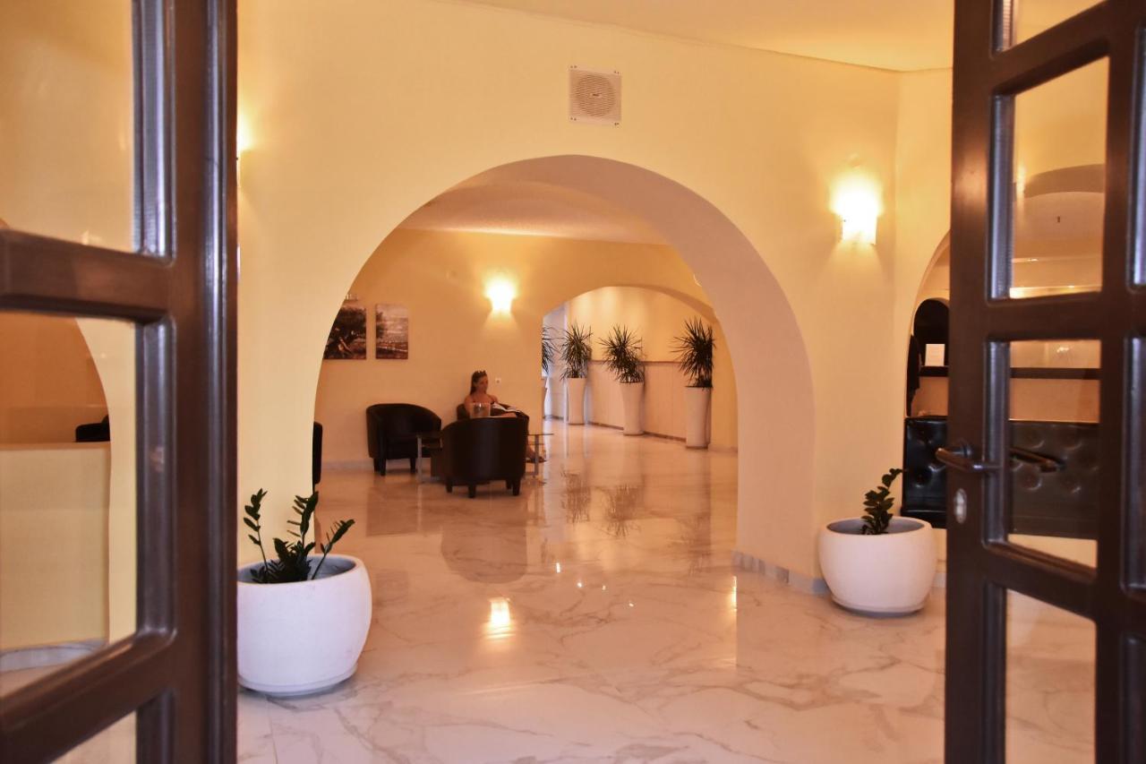 אניסאראס Ocean Heights View Hotel מראה חיצוני תמונה