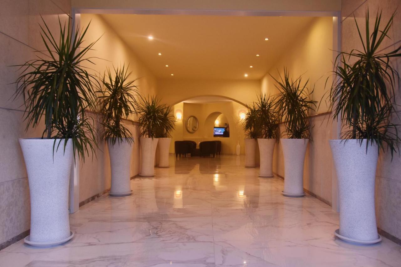 אניסאראס Ocean Heights View Hotel מראה חיצוני תמונה