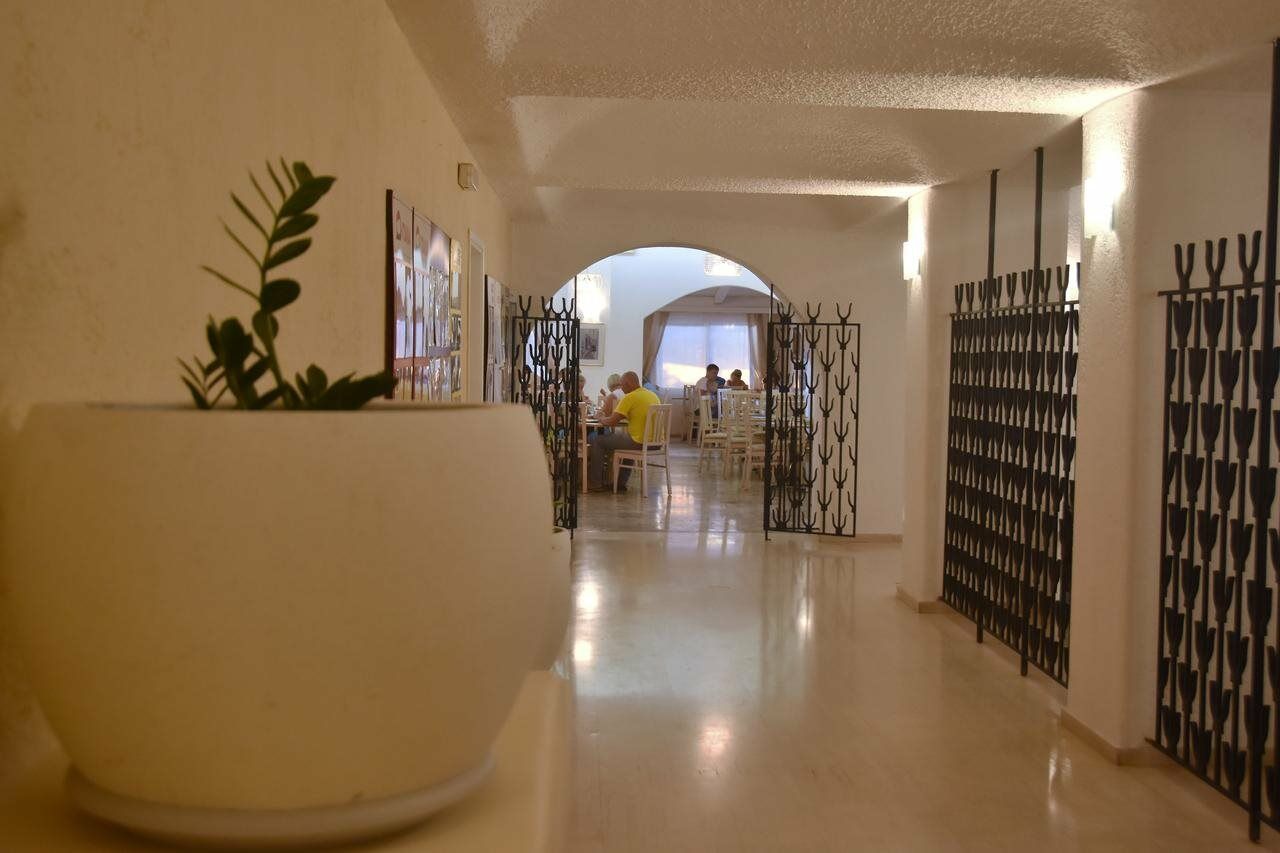 אניסאראס Ocean Heights View Hotel מראה חיצוני תמונה