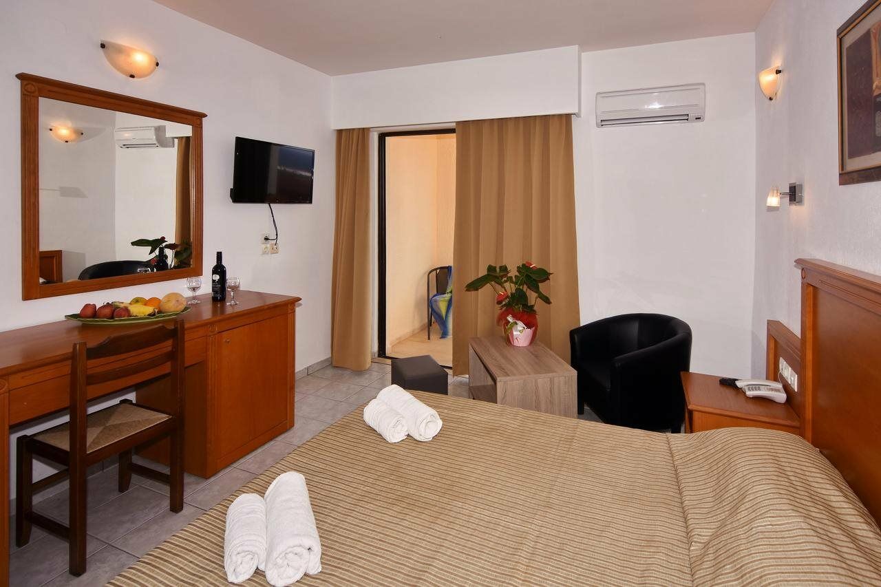 אניסאראס Ocean Heights View Hotel מראה חיצוני תמונה